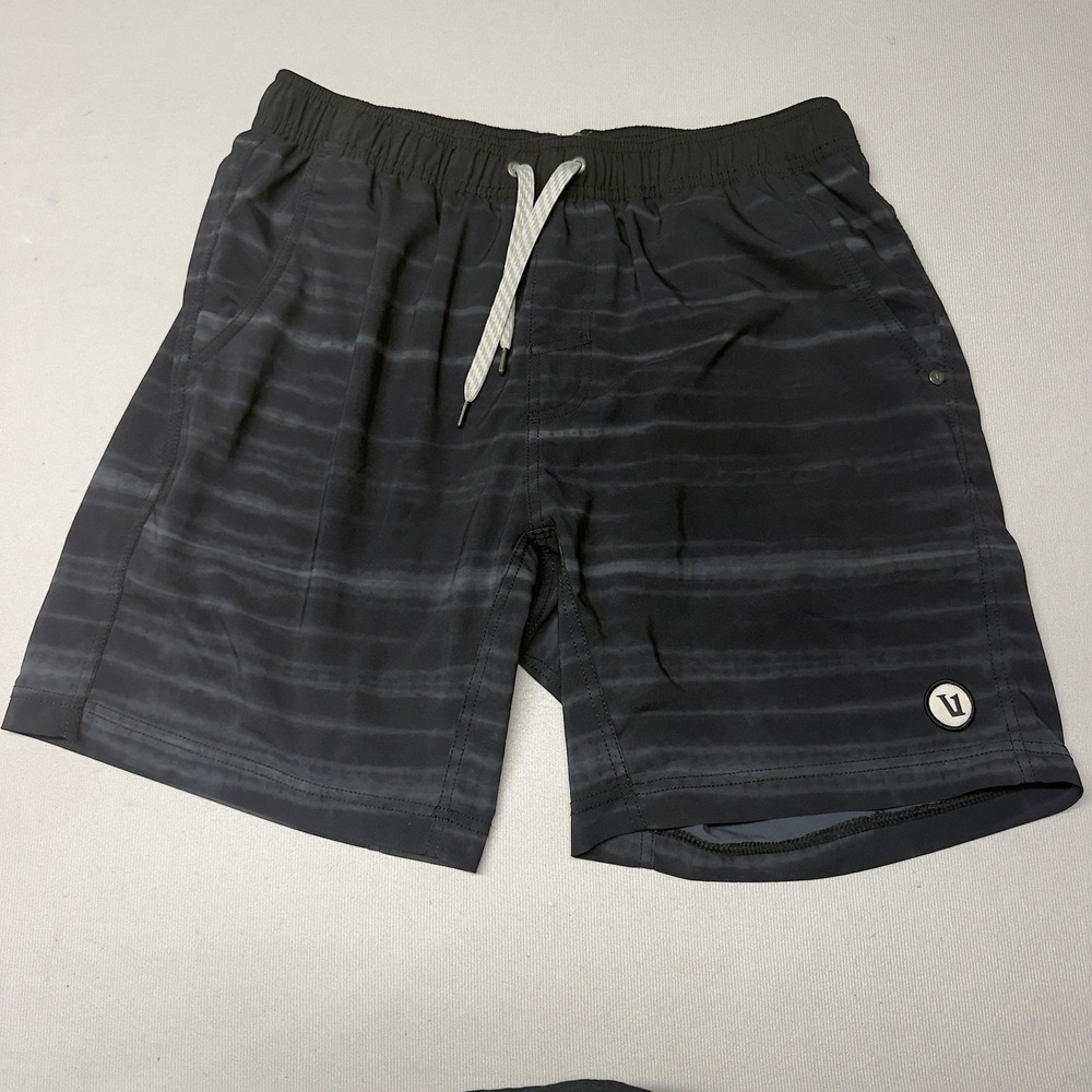 Vuori Shorts Men L Kore 7" Shorts Lined Black Striped Quick Dry Lightweight